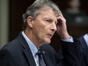 Le député libéral John McKay, président du Comité permanent de la sécurité publique et nationale, attend le début d'une réunion à Ottawa le lundi 15 juillet 2019.