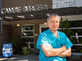 Le Dr Brian Day, PDG du Cambie Surgery Centre, a passé plus d'une décennie à contester la loi de la Colombie-Britannique qui interdit la surfacturation et l'assurance privée pour les procédures médicalement nécessaires.