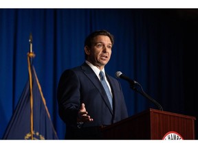 DeSantis prend la parole lors du dîner Amos Tuck du New Hampshire GOP à Manchester, le 14 avril.