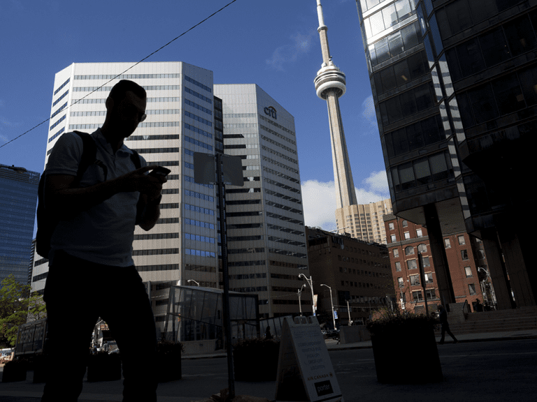 Les six grandes banques canadiennes font du TSX un perdant de mars alors que la tourmente secoue le plus grand secteur de l’indice