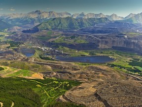 Une vue aérienne de la mine Elkview de Teck Resources dans la région est de Kootenay en Colombie-Britannique.