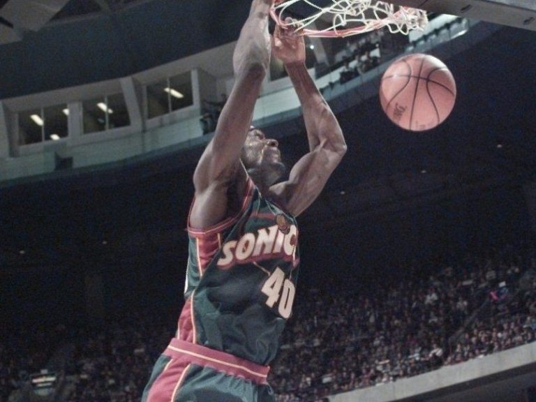 L’ex-star de la NBA, Shawn Kemp, accusé d’avoir tiré sur un parking