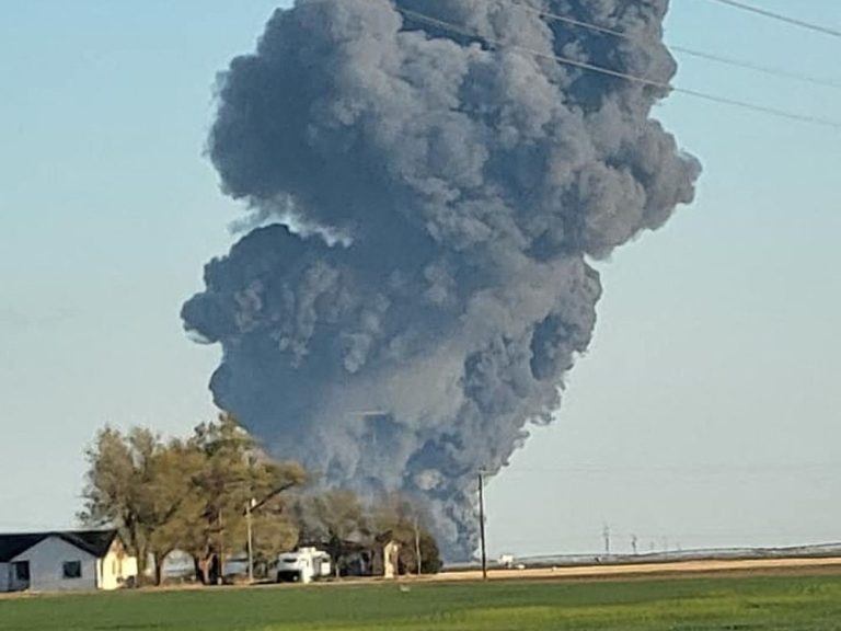 L’explosion d’une ferme laitière blesse une personne et tue 18 000 bovins