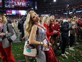 Gracie Hunt, fille du PDG des Chiefs de Kansas City, Clark Hunt, pose pour une photo après que les Chiefs de Kansas City aient battu les Eagles de Philadelphie lors du Super Bowl LVII au State Farm Stadium le 12 février 2023 à Glendale, en Arizona.  (Photo de Gregory Shamus/Getty Images)