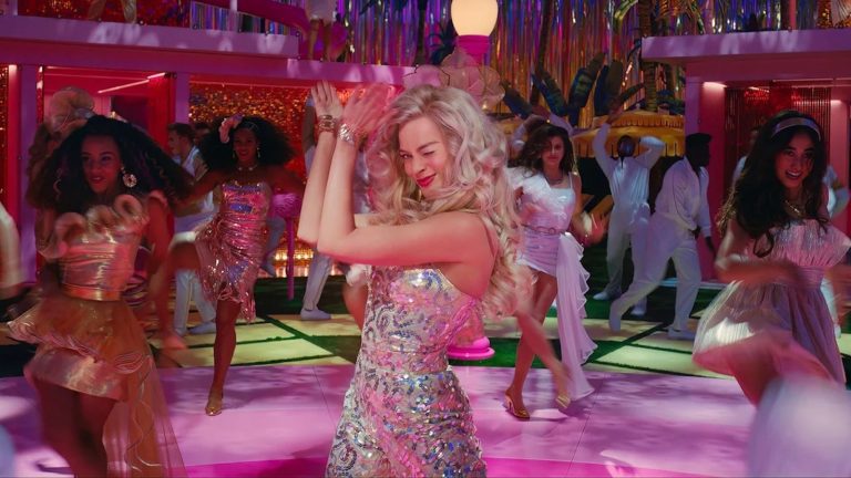 Margot Robbie est une fille Barbie expulsée du monde de Barbie dans la nouvelle bande-annonce de Barbie
