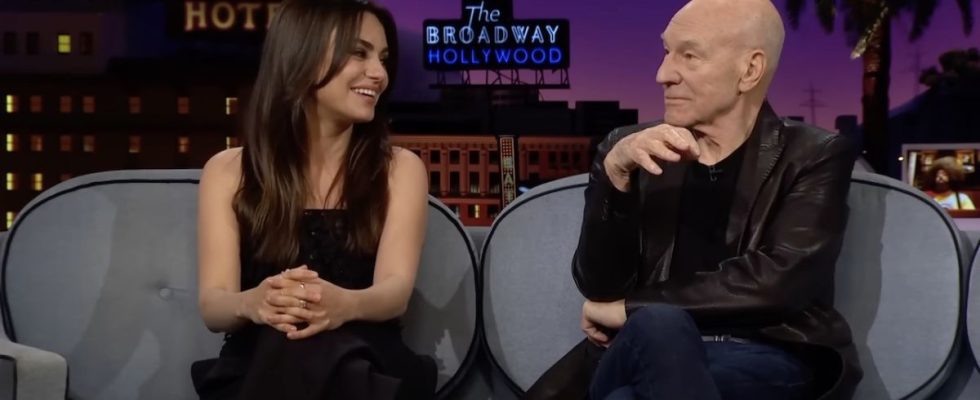 Mila Kunis a révélé à quel point elle est fan de Star Trek en chantant la sonnerie de son ancien téléphone portable à Patrick Stewart