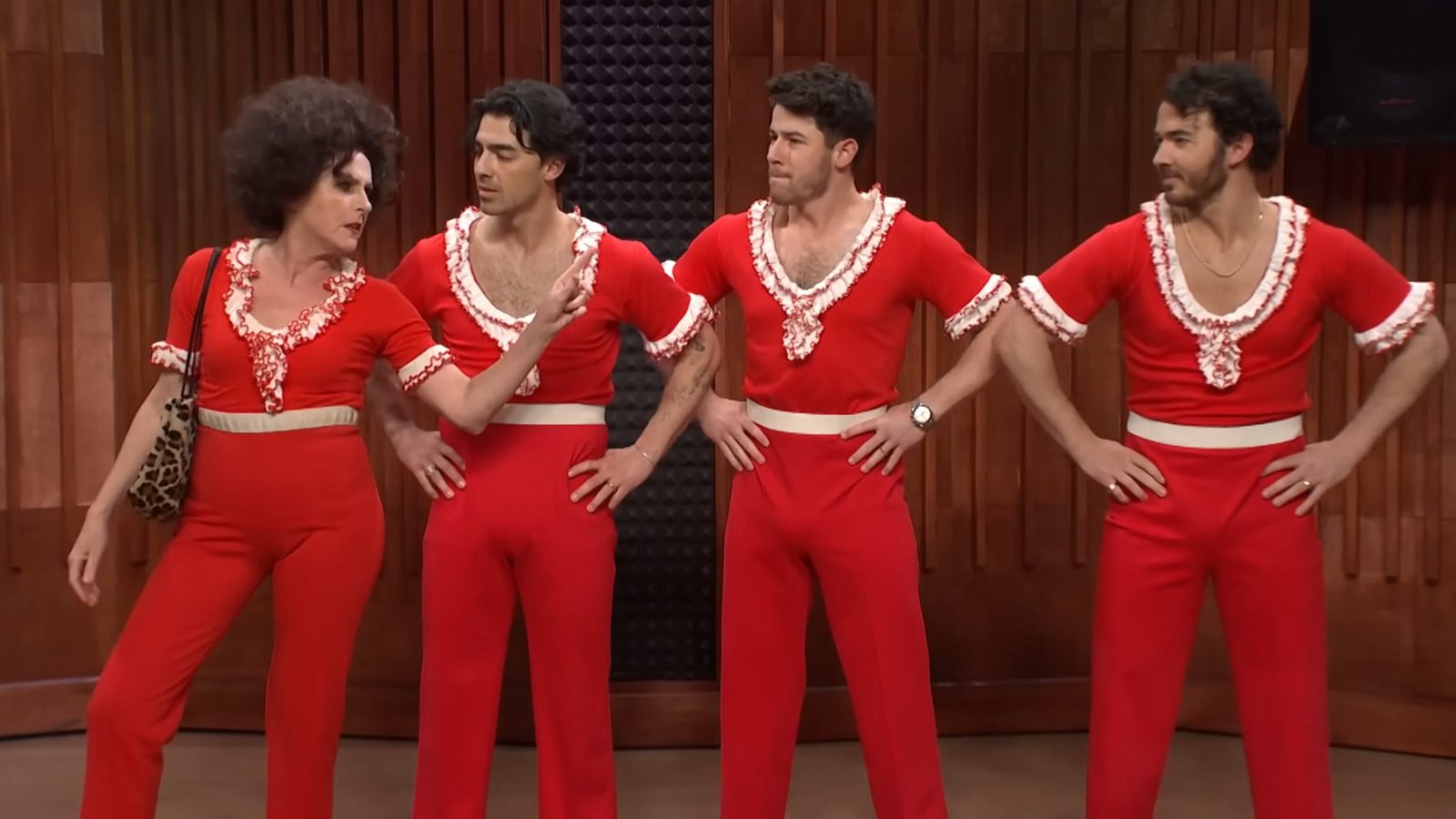 Molly Shannon ramène Sally O'Malley sur SNL, et les Jonas Brothers se joignent à eux
