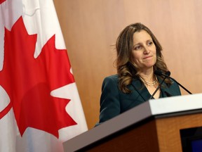 La ministre des Finances, Chrystia Freeland, prononce une allocution lors d'un événement au Peterson Institute for International Economics à Washington, DC.