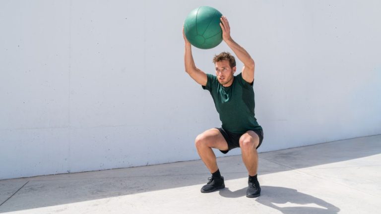 Oubliez les fentes – cet entraînement en 4 mouvements pour les jambes sculpte des muscles puissants du bas du corps