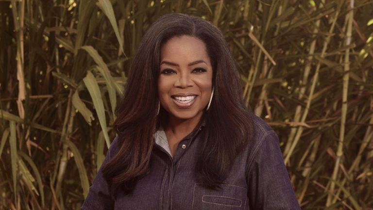 'Pas la "couleur violette" de votre maman' : Oprah Hypes Electric First Footage of Movie Musical at CinemaCon Les plus populaires doivent être lus Inscrivez-vous aux newsletters Variety
	
	
