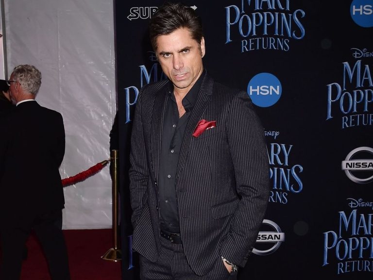 Pourquoi John Stamos voulait que Mary-Kate et Ashley Olsen soient renvoyées de « Full House »