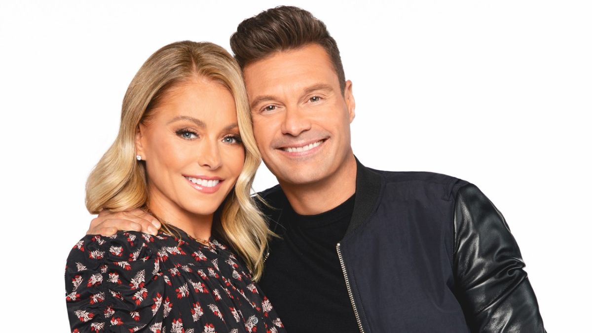 Pourquoi Ryan Seacrest est censé partir en direct et Mark Consuelos prend le relais
