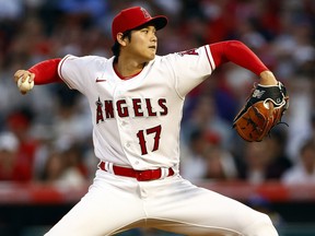 Shohei Ohtani des Angels de Los Angeles lance contre les Royals de Kansas City lors de la quatrième manche au Angel Stadium d'Anaheim le 21 avril 2023 à Anaheim, en Californie.