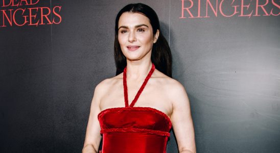 Rachel Weisz, star de "Dead Ringers", déclare que la nouvelle adaptation télévisée est "torsadée", mais aussi "darkly humoristique" la plus populaire doit être lue