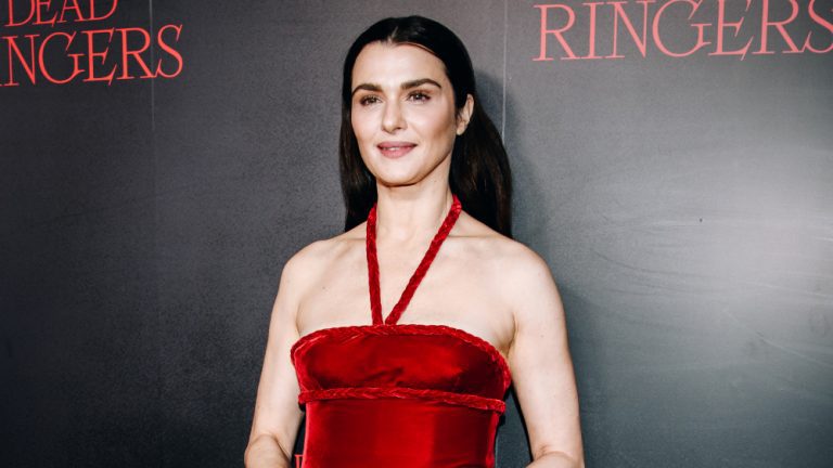 Rachel Weisz, star de "Dead Ringers", déclare que la nouvelle adaptation télévisée est "torsadée", mais aussi "darkly humoristique" la plus populaire doit être lue
	
	
