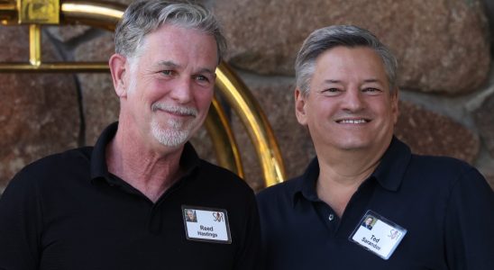 Reed Hastings et Ted Sarandos de Netflix voient leur rémunération augmenter à plus de 50 millions de dollars en 2022.