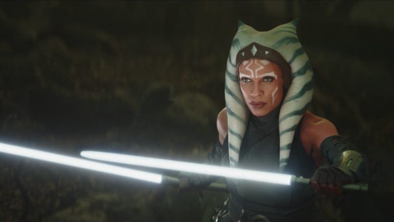 Rosario Dawson taquine la recherche de Thrawn à Ahsoka : "Elle voit une menace que les autres ne voient pas"
