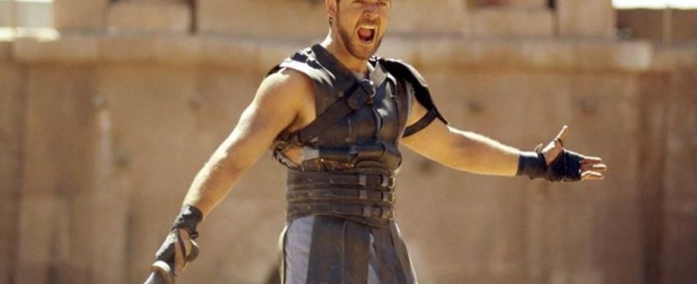 Russell Crowe holding sword in Gladiator