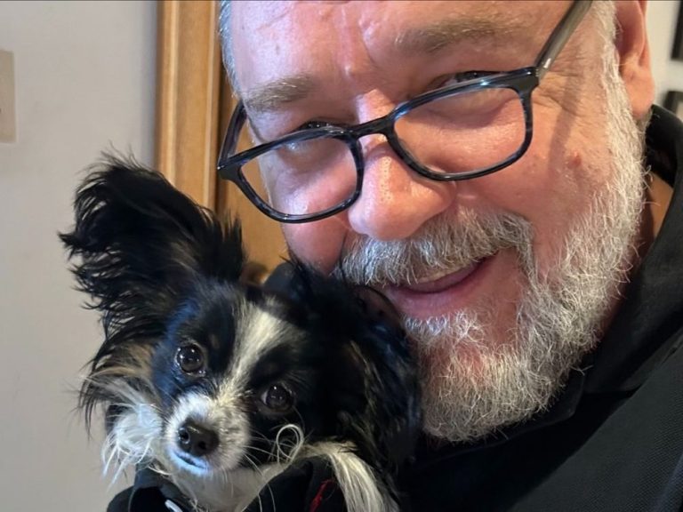 Russell Crowe pleure la mort de son chiot