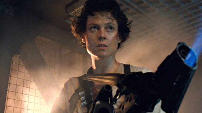 Sigourney Weaver en a fini avec Alien : "Je mets mon temps dans l'espace"
