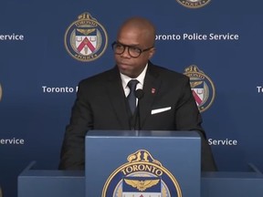 Insp.  Rich Harris révèle les détails du projet Repeater lors d'une conférence de presse au quartier général de la police de Toronto le mercredi 5 avril 2023.