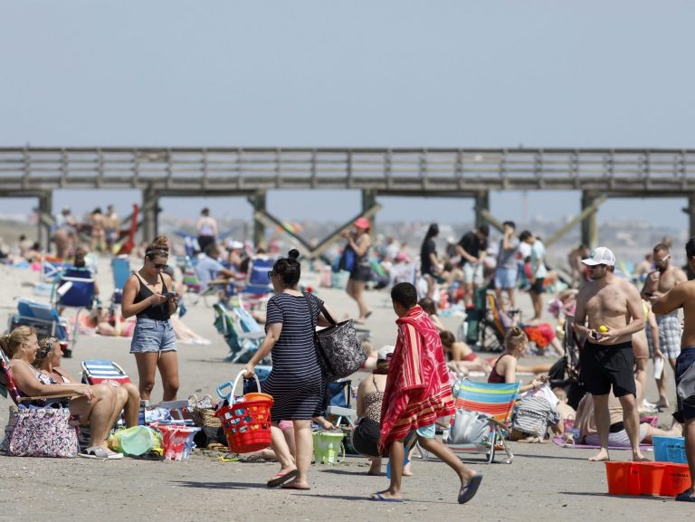 Six blessés lors d’une fusillade sur une plage de Caroline du Sud lors d’une «journée de saut» à l’école: police