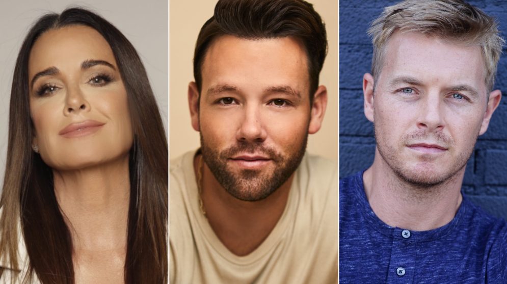 Taylor Frey, Kyle Richards et Rick Cosnett en vedette dans LGBTQ Romance 'The Holiday Exchange' (EXCLUSIF) Les plus populaires doivent être lus Inscrivez-vous aux newsletters Variety Plus de nos marques
	
	
