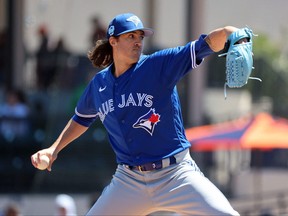 20 mars 2023 ;  Lakeland, Floride, États-Unis ;  Le lanceur partant des Blue Jays de Toronto, Kevin Gausman (34 ans), lance un lancer contre les Tigers de Detroit lors de la première manche au Publix Field du Joker Marchant Stadium.