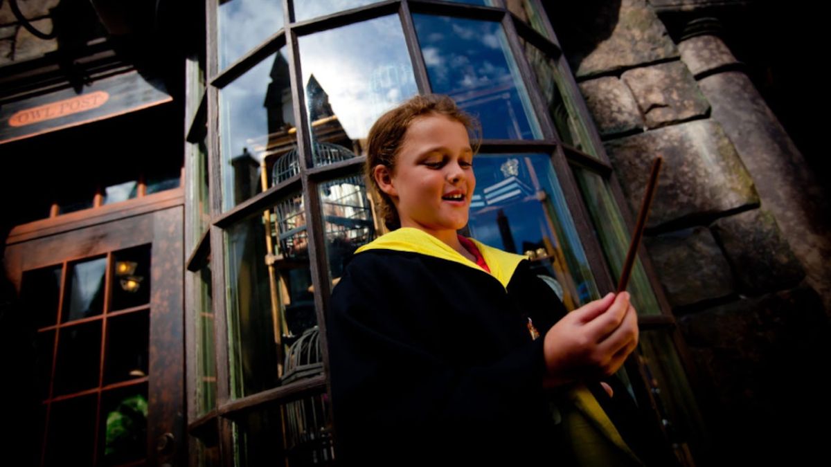 kid with wand at Wizarding World of Harry Potter