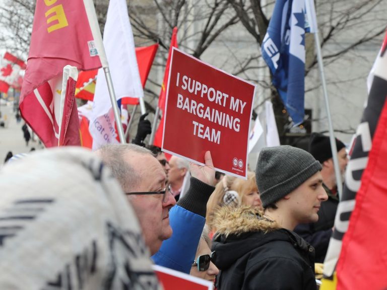 Travail à domicile mais grève en personne, dit le syndicat aux fonctionnaires fédéraux