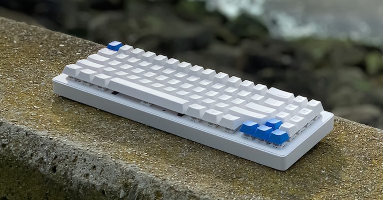 Un clavier classique revient avec le WhiteFox Eclipse sans fil remplaçable à chaud