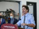 Le premier ministre du Canada Justin Trudeau parle aux médias du budget 2023 à l'Université du Manitoba à Winnipeg, Manitoba, Canada le 12 avril 2023. REUTERS/Shannon VanRaes