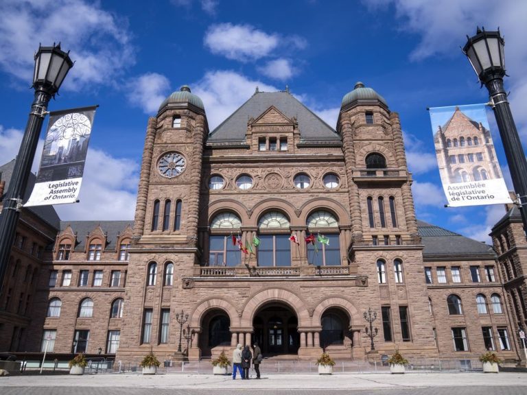 Un ex-bureaucrate plaide coupable d’avoir détourné 47,4 millions de dollars du gouvernement de l’Ontario et est condamné à 10 ans de prison