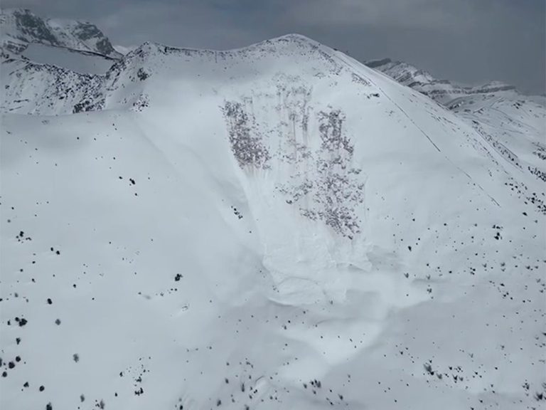 Un mort dans une avalanche près du lac Louise