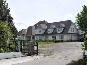 Une maison au 13560 Westminster Highway qui fait l'objet d'un litige après qu'un couple a été expulsé de la maison.