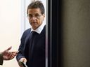 Hassan Diab arrive pour une conférence de presse sur la décision de la Cour d'appel française dans son affaire sur la Colline du Parlement à Ottawa le 26 octobre 2018. Le gouvernement fédéral publiera aujourd'hui les conclusions d'un examen indépendant d'une extradition qui a abouti au professeur d'Ottawa Hassan Diab passer trois ans dans une prison française, pour être soudainement libéré.