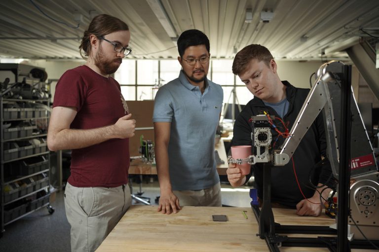 Une pince à griffes ne fait pas une pince robotique