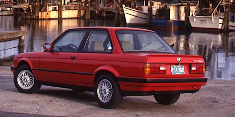 Voir les photos de la BMW 318is de 1990