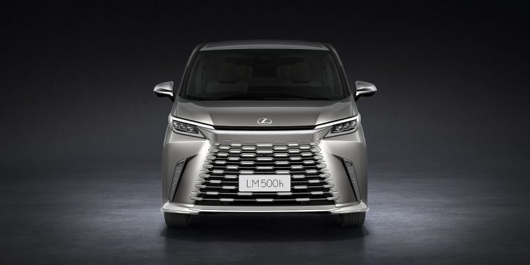 Voir les photos de la Lexus LM 2024