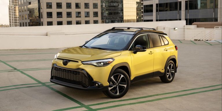 Voir les photos de la Toyota Corolla Cross hybride 2023