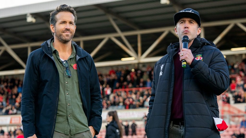 Wrexham de Ryan Reynolds et Rob McElhenney remporte la promotion de la ligue
