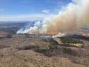 Alerte : Un feu de forêt incontrôlable a déclenché une alerte d'évacuation pour environ 27 propriétés dans le district régional de Thompson-Nicola en Colombie-Britannique.