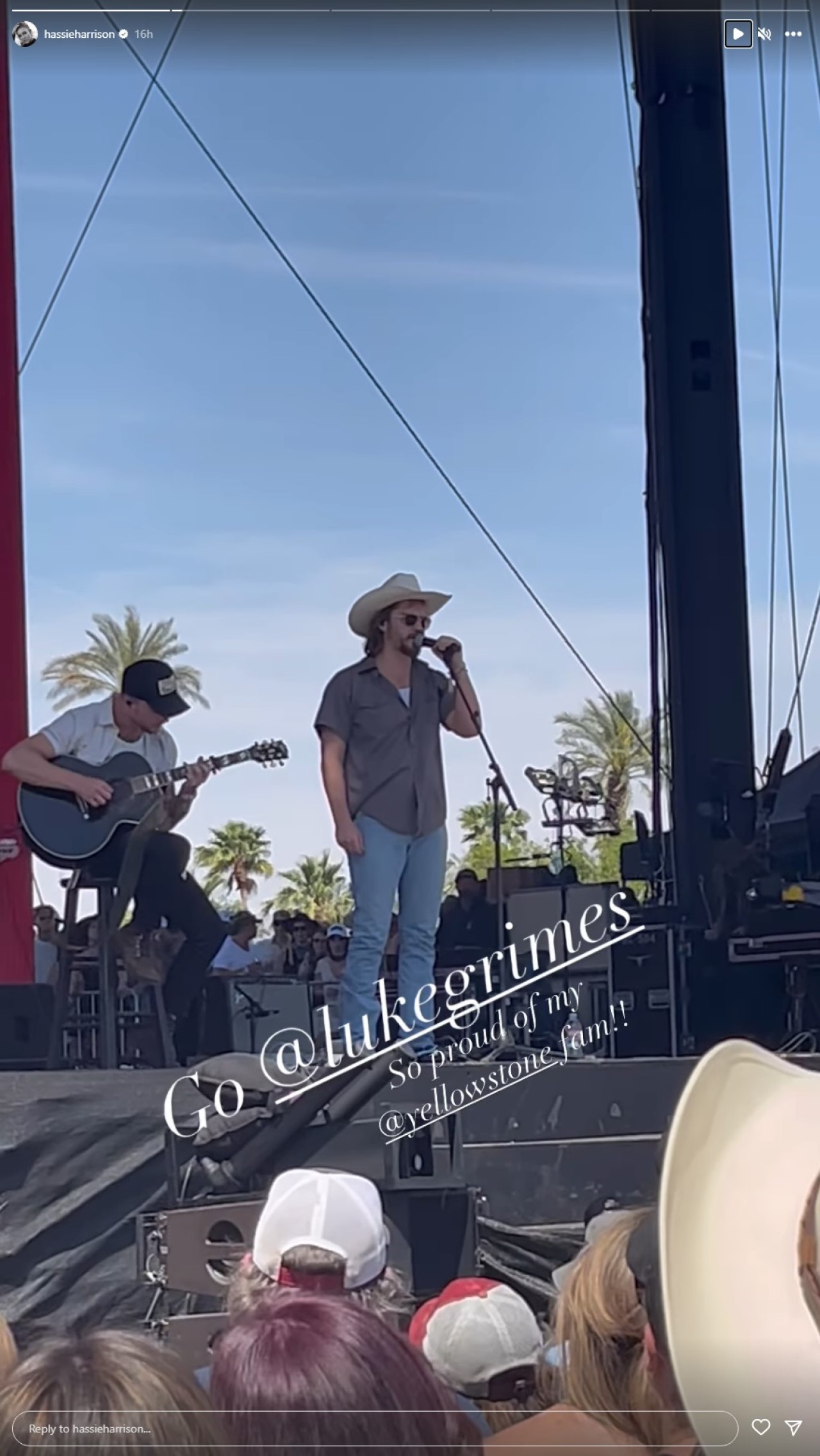 Luke Grimes sur scène à Stagecoach