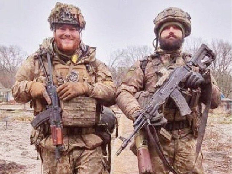 Deux Canadiens tués au combat en Ukraine