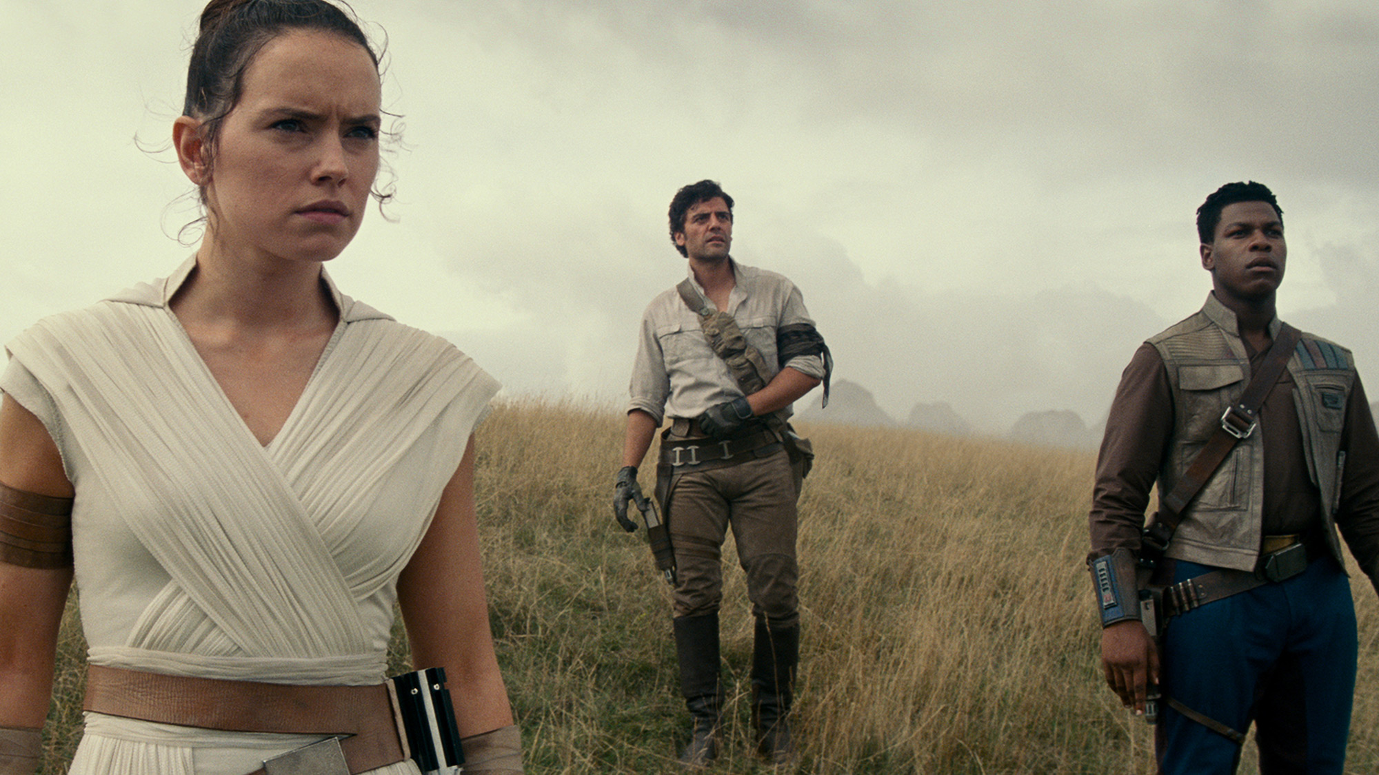 (L à R) Daisy Ridley comme Rey, Oscar Isaac comme Poe et John Boyega comme Finn dans Star Wars : Episode IX - Rise of Skywalker