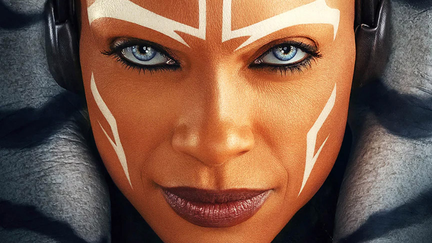 Un gros plan de Rosario Dawson dans le rôle d'Ahsoka Tano dans l'affiche de Star Wars : Ahsoka