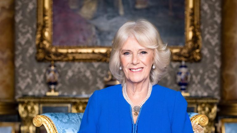 Le roi modifie le libellé des prières officielles pour inclure la « reine Camilla »