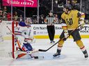   Stuart Skinner # 74 des Oilers d'Edmonton fait un arrêt contre Mark Stone # 61 des Golden Knights de Vegas lors de la deuxième période du premier match de la deuxième ronde des séries éliminatoires de la Coupe Stanley 2023 au T-Mobile Arena le 03 mai 2023 à Las Vegas, Nevada.