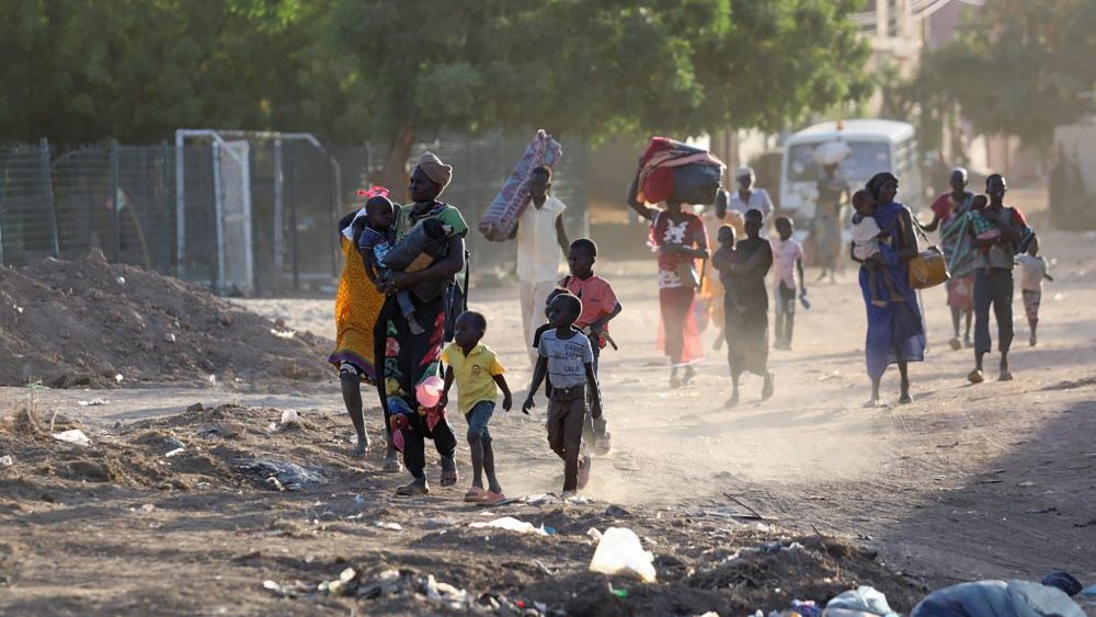 Avant les débuts historiques à Cannes, des cinéastes soudanais désespérés tentent de « tenir et ne pas perdre espoir » alors que le pays se dirige vers la guerre civile
	
	
