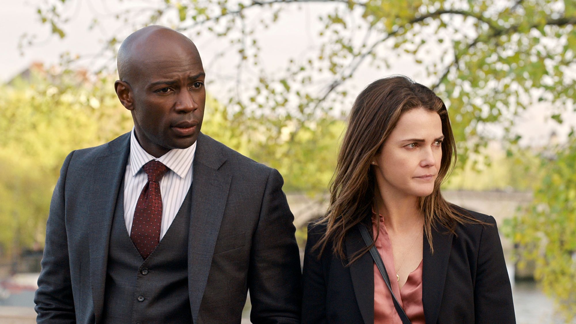 David Gyasi comme Austin Dennison et Keri Russell comme Kate Wyler dans The Diplomat